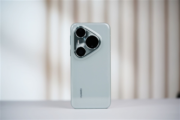上市不到1月 突降800元！华为对Pura 80系列降价背后：标准版价格或是王炸