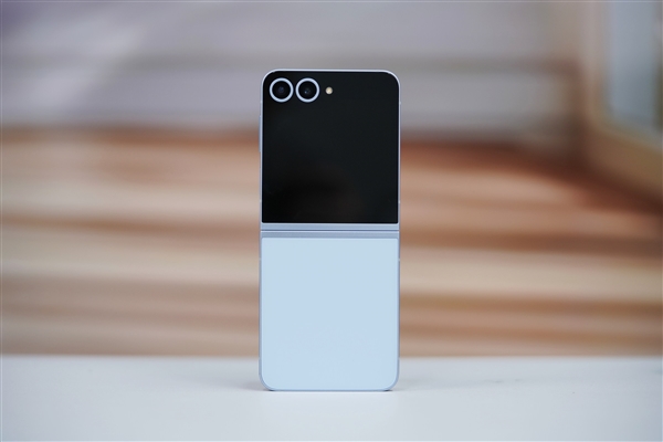 三星亲民折叠机Galaxy Z Flip7 FE首曝：售价或跌破万元大关