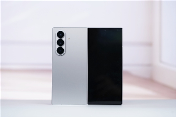 打破折叠屏脆弱魔咒！三星Galaxy Z Fold7通过弯折测试：装甲折叠铰链立大功