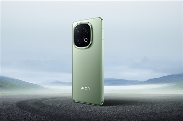 跳过14！iQOO 15提前预热：顶级2K屏性能旗舰