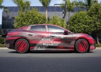 方程豹首款轿车谍照曝光！车长超5米 车身贴纸透露命名玄机