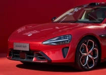 新一代小米SU7全新配色赤霞红首次揭幕 网友：跑婚车绝配