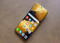 华为Pura 90 Ultra外观感受下：大矩阵设计 辨识度拉满了