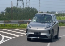 最亲民的鸿蒙智行来了！上汽集团总裁带余承东驾试尚界H5