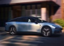 36国同步发布！2026款小鹏P7+官宣：纯电续航最长增程轿跑