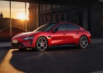 小米揭秘新一代SU7赤霞红配色：用精湛工艺还原破晓霞光